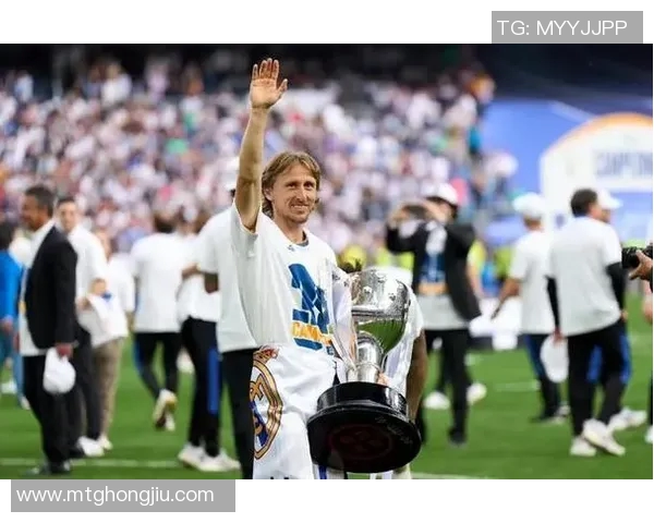 莫德里奇重返皇家马德里助力球队争夺冠军荣耀再创辉煌