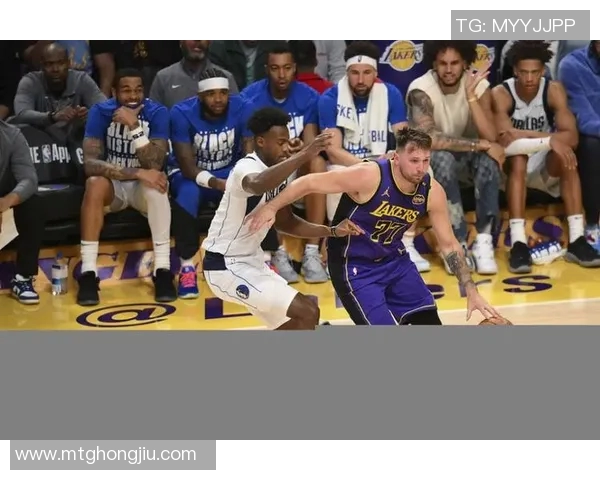 独行侠主场力克湖人，唐西奇砍下生涯新高35分